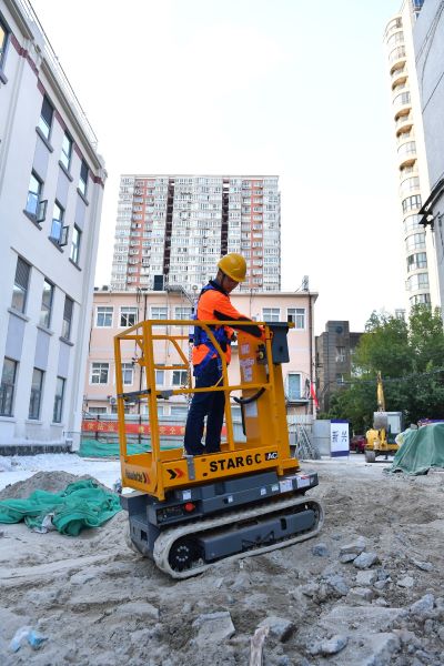 STAR 6 CRAWLER<p><p><font size="3">最大載重：200kg<br>平台高度：3.8m</font>